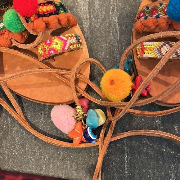 Wrap up Pom-Pom Sandals - Picture 3 of 7